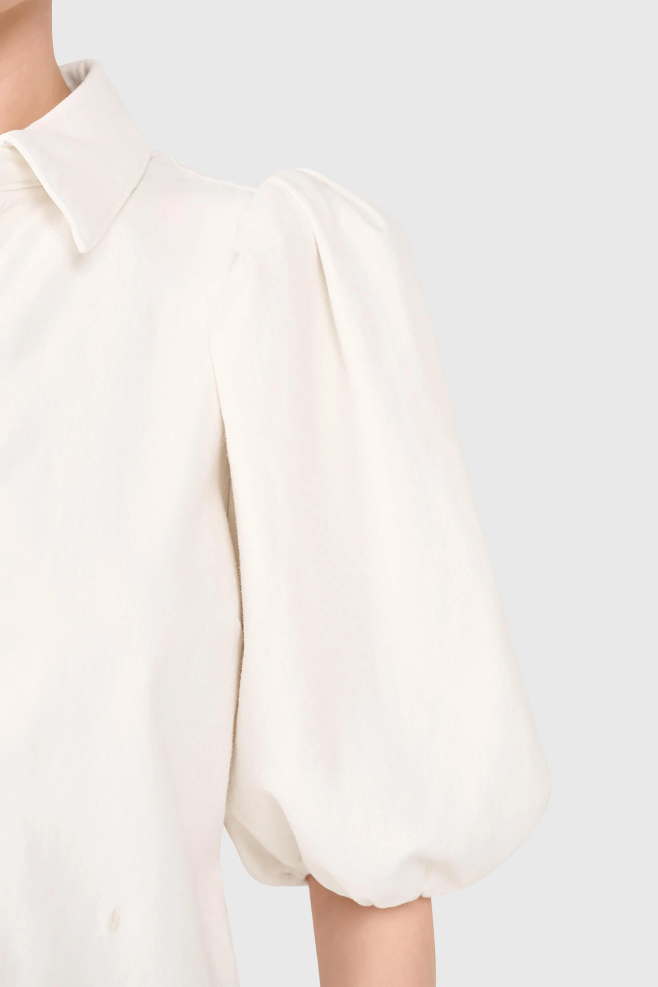 Lars Off White 009