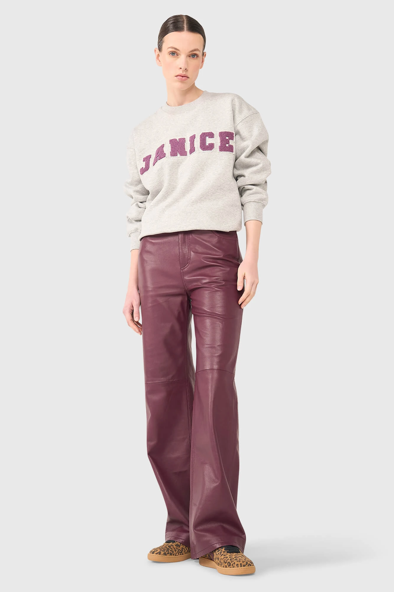 Andy Grijs Aubergine